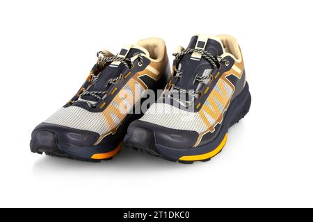 Outdoor Schuhe für Mann für unterschiedliche Aktivitäten, Trail Running, Laufen, Klettern, Wandern, Studio schießen auf weißem Hintergrund Stockfoto