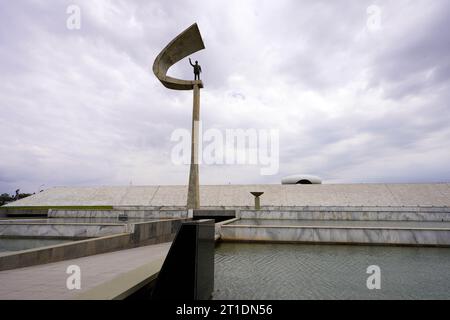 BRASILIA, BRASILIEN - 30. AUGUST 2023: Das JK Memorial ist ein Mausoleum, ein Präsidentendenkmal und ein Museum, das Juscelino Kubitschek gewidmet ist Stockfoto