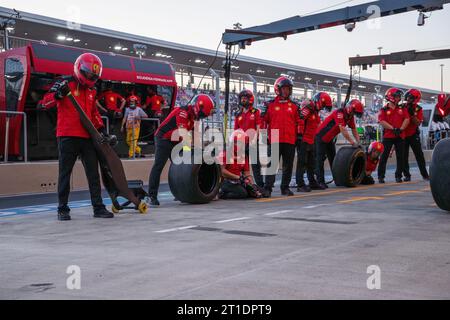 DOHA, KATAR - 7. OKT 2023 - Ferrari Boxenstopp - AHMAD AL-SHEHAB/Alamy Live News Stockfoto
