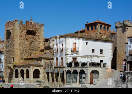 Caceres, Extremadura, historisch, mittelalterlich, Gebäude, Bujaco Tower und Eremita, in Plaza Mayor, Stadtzentrum, Spanien Stockfoto