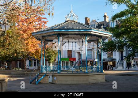 Horsham, West Sussex, England, Großbritannien. Die Bühne im Carfax in der Stadt. Stockfoto