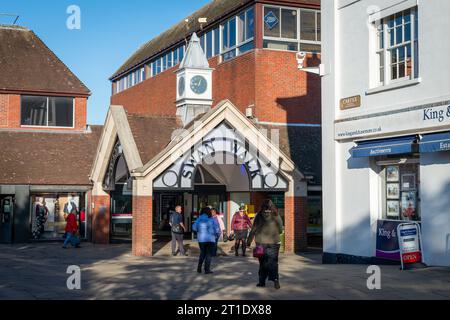 Horsham, West Sussex, England, Großbritannien. Swan Walk Einkaufspassage im Stadtzentrum. Stockfoto