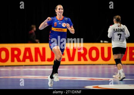 Almere, Niederlande. Oktober 2023. ALMERE, NIEDERLANDE - 12. OKTOBER: Larissa Nusser aus den Niederlanden feiert während des EHF Euro 2024-Qualifiyings der Frauen im Topsportcentrum Almere am 12. Oktober 2023 in Almere, Niederlande (Foto: Rene Nijhuis/BSR Agency) Credit: BSR Agency/Alamy Live News Stockfoto