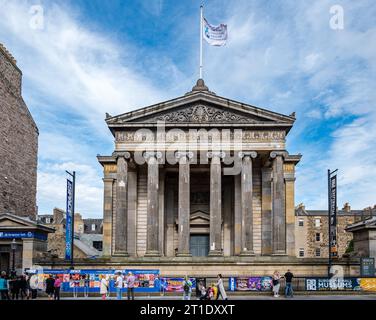 Royal College of Surgeons oder Surgeon's Hall während des Fringe Festivals, Edinburgh, Schottland, Großbritannien Stockfoto