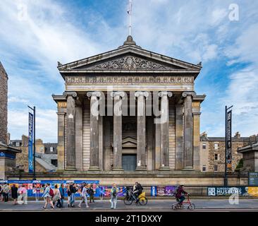 Royal College of Surgeons oder Surgeon's Hall während des Fringe Festivals, Edinburgh, Schottland, Großbritannien Stockfoto