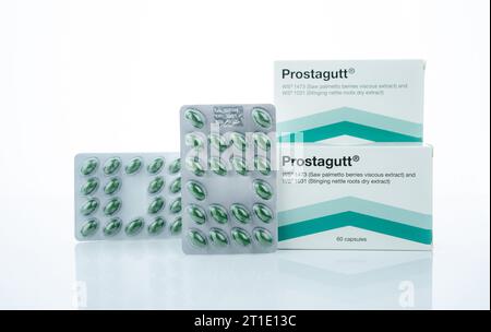 CHONBURI, THAILAND, 8. OKTOBER 2023: Prostagutt hergestellt von Catalent Germany Eberbach GmbH. Saw Palmetto und Brennnessel Extrakt Kapselpille für gutartige Stockfoto