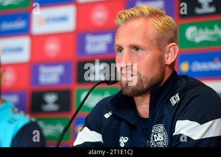 Dänischer Torhüter Kasper Schmeichel nimmt am 13. Oktober 2023 an einer Pressekonferenz der dänischen Mannschaft in Helsingoer Teil. Dänemark trifft am 14. Oktober in Kopenhagen in der Qualifikation zur UEFA EURO 2024 auf Kasachstan. Stockfoto