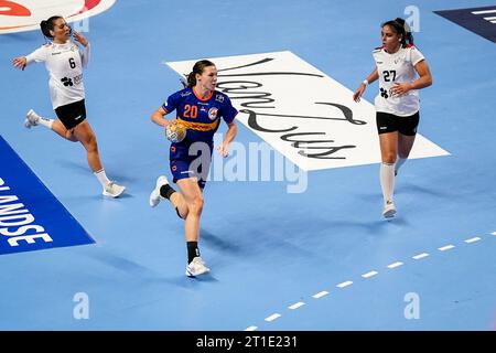 Almere, Niederlande. Oktober 2023. ALMERE, NIEDERLANDE - 12. OKTOBER: Inger Smits of the Netherlands schießt während des Qualifiyings der EHF Euro 2024 der Frauen zwischen den Niederlanden und Portugal im Topsportcentrum Almere am 12. Oktober 2023 in Almere, Niederlande (Foto: Rene Nijhuis/BSR Agency) Credit: BSR Agency/Alamy Live News Stockfoto