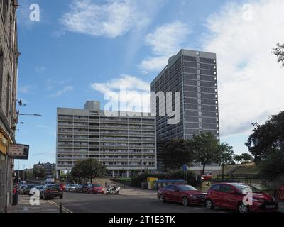 ABERDEEN, Vereinigtes Königreich - 14. SEPTEMBER 2023: Hochhaus von Wohnungen in Virginia Court Stockfoto