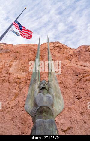 Geflügelte Figuren der Republic Statue auf dem Hoover Dam in Boulder City, Arizona. Stockfoto