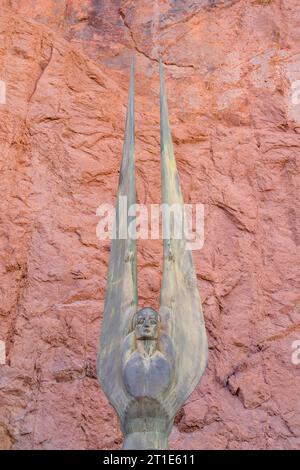 Geflügelte Figuren der Republic Statue auf dem Hoover Dam in Boulder City, Arizona. Stockfoto