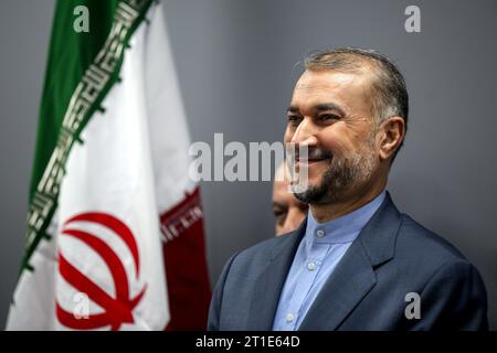 Beirut, Libanon. Oktober 2023. Der iranische Außenminister Hossein Amir-Abdollahian reagiert auf eine gemeinsame Pressekonferenz mit seinem libanesischen Amtskollegen Abdallah Bou Habib (nicht im Bild). Marwan Naamani/dpa/Alamy Live News Stockfoto