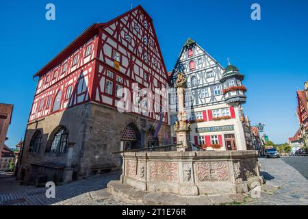 Marktplatz mit Georgsbrunnen in Rothenburg ob der Tauber, Mittelfranken, Bayern, Deutschland Stockfoto