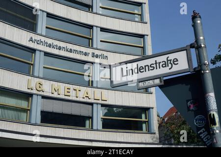 Industriegewerkschaft Metall und Architektenkammer Berlin Industriegewerkschaft Metall und Architektenkammer Berlin, 11.10.2023, Kreuzberg, Alte Jakobstraße, Lindenstraße, Berlin, die Industriegewerkschaft Metall hat ihren Sitz in der Alten Jakobstraße von Berlin. *** Industriegewerkschaft Metall und Architektenkammer Berlin Industriegewerkschaft Metall und Architektenkammer Berlin, 11 10 2023, Kreuzberg, Alte Jakobstraße, Lindenstraße, Berlin hat die Industriegewerkschaft Metall ihren Sitz in der Alten Jakobstraße Stockfoto