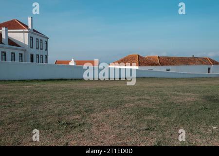 Gebäude des Leuchtturms Leca an der Atlantikküste in Matosinhos, Portugal. Stockfoto