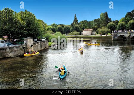 Kanufahrten auf dem Fluss Dronne bei Brantôme en Périgord Stockfoto