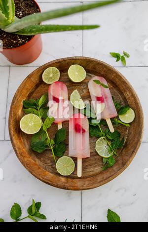 Aloe Vera Eis auf einem Stock Stockfoto