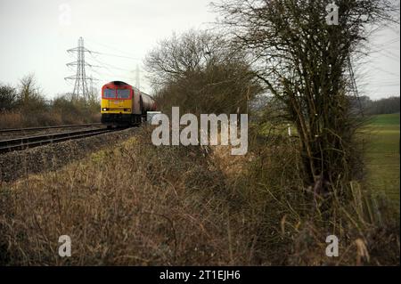 '60019' 'Port of Grimsby & Immingham' in Richtung Osten in der Nähe von Portskewett mit einem Robeston-Westerleigh-Zug. Stockfoto