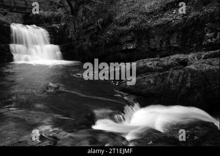 Der Haupt- (und letzte) Wasserfall auf der Afon Sychryd. Etwa 10 Meter hoch. Stockfoto