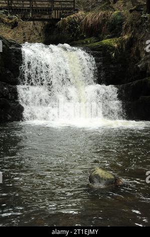 Der Haupt- (und letzte) Wasserfall auf der Afon Sychryd. Etwa 10 Meter hoch. Stockfoto