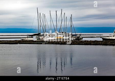 Blick vom Ufer Oakledge Park, Burlington South End, Vermont am Ostufer des Lake Champlain. Stockfoto