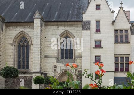 Angers, Frankreich, 2023. An der Château d'Angers, den königlichen Unterkünften aus dem 15. Jahrhundert und der Kapelle, die dem Heiligen Johannes dem Täufer gewidmet ist Stockfoto