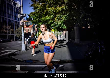 Jogger in Chelsea in New York am Donnerstag, 5. Oktober 2023. (© Richard B. Levine) Stockfoto