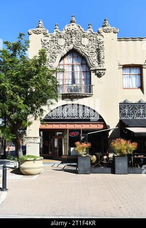 SANTA ANA, KALIFORNIEN - 2. Oktober 2023: Das Congregation Ale House im Artists Village. Stockfoto