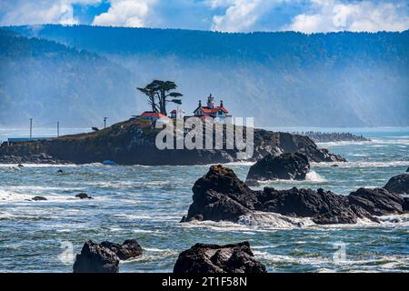 Blick auf den Battery Point Lighthouse in Crescent City, Kalifornien. Stockfoto