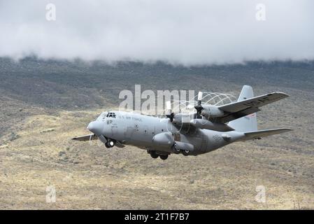 C-130H Hercules übt schnelle Transfers von Ausrüstung während der Rally in the Pacific 2023 Übung, Hawaii, 13. September 2023. Foto von Ellie Mayo Stockfoto