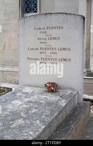 Das Grab des mexikanischen Schriftstellers Carlos Fuentes Montparnasse Friedhof - Cimetière du Montparnasse - 14. Arrondissement von Paris Montparnasse Frankreich Stockfoto