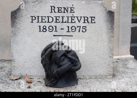 Das Grab des französischen Rechtsexperten und Akademikers René Piedelièvre auf dem Friedhof Montparnasse - Cimetière du Montparnasse 14. Arrondissement Paris Frankreich Stockfoto