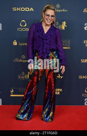 Leipzig, Deutschland. Oktober 2023. Sängerin Anastacia kommt bei der Preisverleihung „Goldene Henne“ an. Der Publikumspreis wird zum 29. Mal auf einer TV-Gala in Leipzig verliehen. Quelle: Hendrik Schmidt/dpa/Alamy Live News Stockfoto