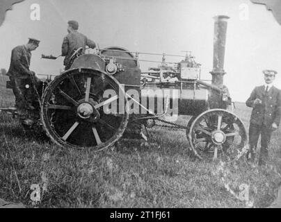 Die britische Armee Traktoren, die vor dem Ersten Weltkrieg Aveling und Porter Dampf Traktor. Dies wurde im Zweiten Burenkrieg 1901 Beschäftigten und rund 20000 Kilometer in diesem Jahr. Der offizier vor dem Traktor gezeigt wird gedacht, Kapitän Lyon, zu sein, wer an den ASC zwischen 1902 und 1909 verbunden war. Stockfoto