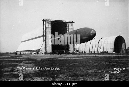 Britische Luftschiffe vor 1914 HM Luftschiff Gamma aus seiner Aufhängung, Stockfoto