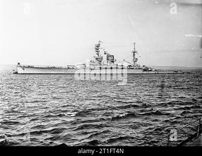 . HMS MUTIGE kurz nach Fertigstellung, in ihrer ursprünglichen Konfiguration als großen Cruiser. Stockfoto