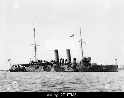 . Britische Edgar Klasse geschützter Kreuzer HMS HAWKE. Stockfoto