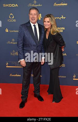 Joachim Llambi, Kim Fisher bei der VerLEIHUNG DER GOLDENEN HENNE 2023 in der Medienstadt Leipzig am 13.10.2023 - Roter Teppich *** Joachim Llambi, Kim Fisher bei der VERLEIHUNG DES GOLDENEN HUHNS 2023 in der Medienstadt Leipzig am 13 10 2023 Roter Teppich Stockfoto