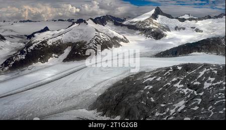 Luftaufnahme des Mendenhall-Gletschers in der Nähe von Juneau in Alaska, USA. Stockfoto