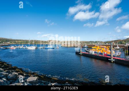 Blick auf den Hafen von Lochinver in schottland Stockfoto