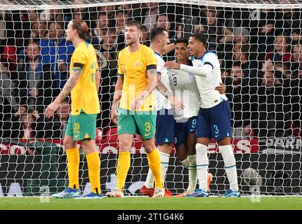 Die Englands Ollie Watkins (zweite rechts) feiert das erste Tor ihrer Mannschaft während des internationalen Freundschaftsspiels im Wembley Stadium in London. Bilddatum: Freitag, 13. Oktober 2023. Stockfoto