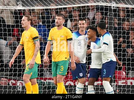 Die Englands Ollie Watkins (zweite rechts) feiert das erste Tor ihrer Mannschaft während des internationalen Freundschaftsspiels im Wembley Stadium in London. Bilddatum: Freitag, 13. Oktober 2023. Stockfoto