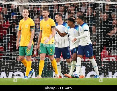 Die Englands Ollie Watkins (zweite rechts) feiert das erste Tor ihrer Mannschaft während des internationalen Freundschaftsspiels im Wembley Stadium in London. Bilddatum: Freitag, 13. Oktober 2023. Stockfoto