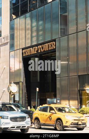 Trump Tower ist ein Büro- und Wohnhaus-Wolkenkratzer in Midtown Manhattan an der Fifth Avenue, New York City, USA 2023 Stockfoto