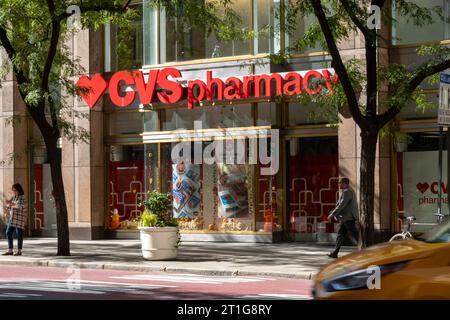 CVS/Apotheke auf der Fifth Avenue in New York City, USA 2023 Stockfoto