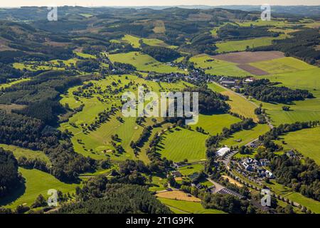 Luftbild, Golfplatz Repetal, Mecklinghausen, Attendorn, Sauerland, Nordrhein-Westfalen, Deutschland ACHTUNGxMINDESTHONORARx60xEURO *** Luftaufnahme, Golfplatz Repetal, Mecklinghausen, Attendorn, Sauerland, Nordrhein-Westfalen, Deutschland ATTENTIONxMINESTHONORARx60xEURO Credit: Imago/Alamy Live News Stockfoto