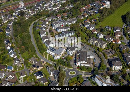 Luftbild, Unterer Markt, Penny Supermarkt, Haus Habbecker Heide Pflegeheim, Service-Wohnen Finnentrop, Finnentrop, Sauerland, Nordrhein-Westfalen, Deutschland ACHTUNGxMINDESTHONORARx60xEURO *** Luftsicht, Unterer Markt, Penny Supermarkt, Haus Habbecker Heide Pflegeheim, Service Wohnen Finnentrop, Finnentrop, Sauerland, Nordrhein-Westfalen, Deutschland ATTENTIONxMINESTHONORARx60xEURO Credit: Imago/Alamy Live News Stockfoto