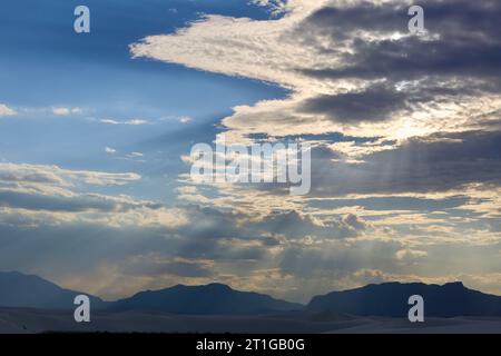 Sonnenstrahlen über den Blue Mountains Stockfoto