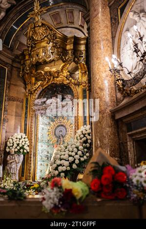 Die Jungfrau von El Pilar in der Kathedrale der Muttergottes von der Säule während des Hispanischen Tages, Saragossa, Spanien Stockfoto