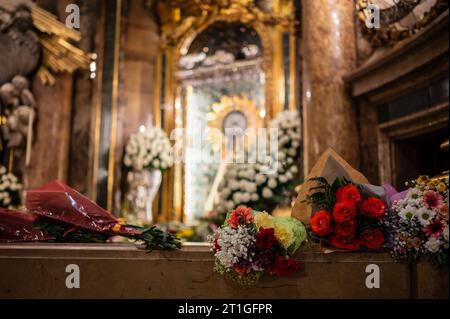 Die Jungfrau von El Pilar in der Kathedrale der Muttergottes von der Säule während des Hispanischen Tages, Saragossa, Spanien Stockfoto